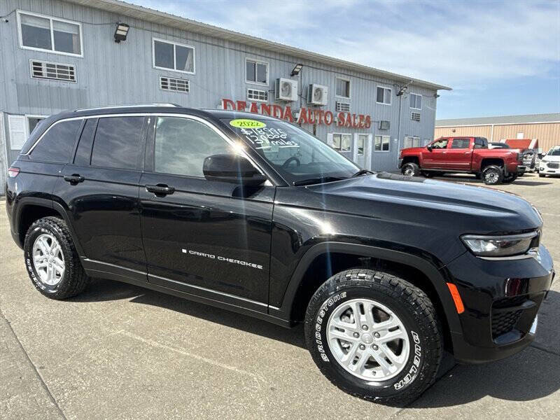 Used 2022 Jeep Grand Cherokee Laredo w/ Luxury Tech Group I AWD/4WD image 9