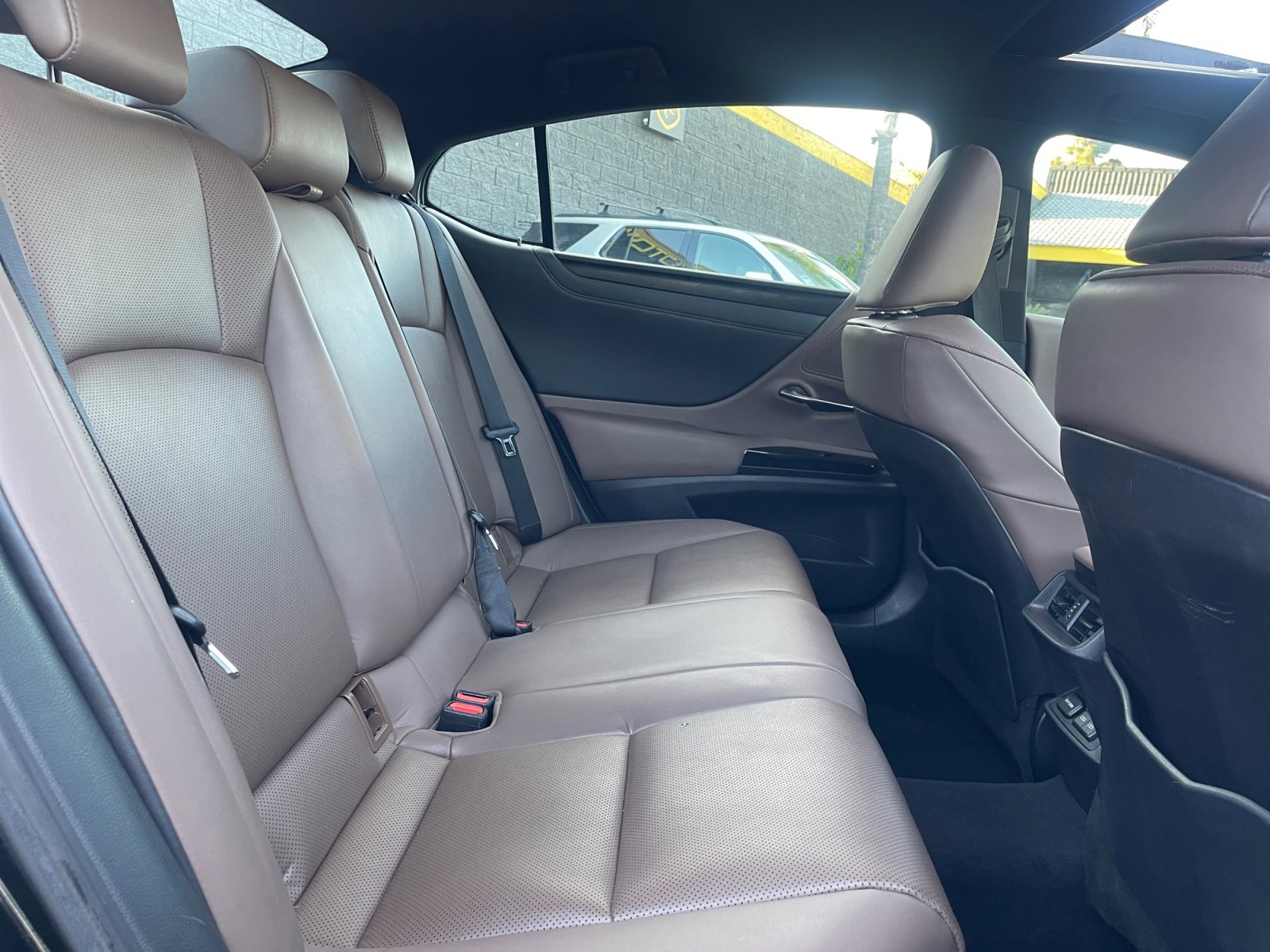 Used 2023 Lexus ES 300h w/ Premium Package image 16