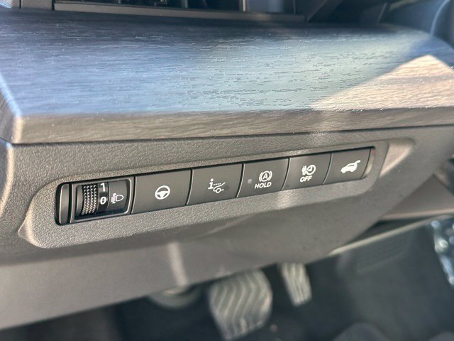Used 2024 Nissan Ariya AWD image 22