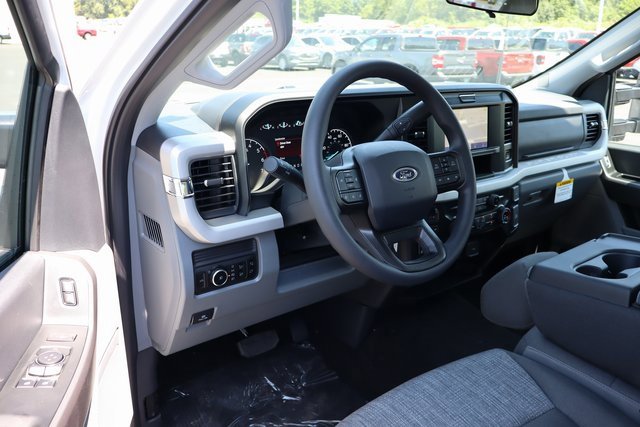 New 2025 Ford F350 XLT image 4