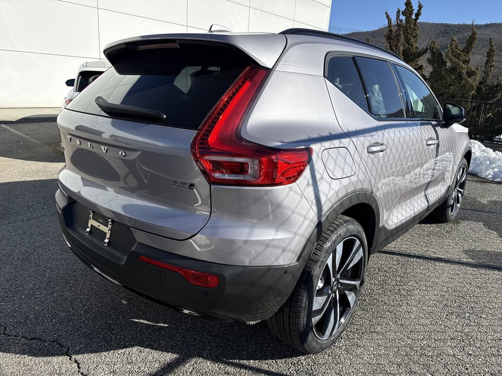 New 2026 Volvo XC40 B5 Ultra w/ Protection Package Premier image 4