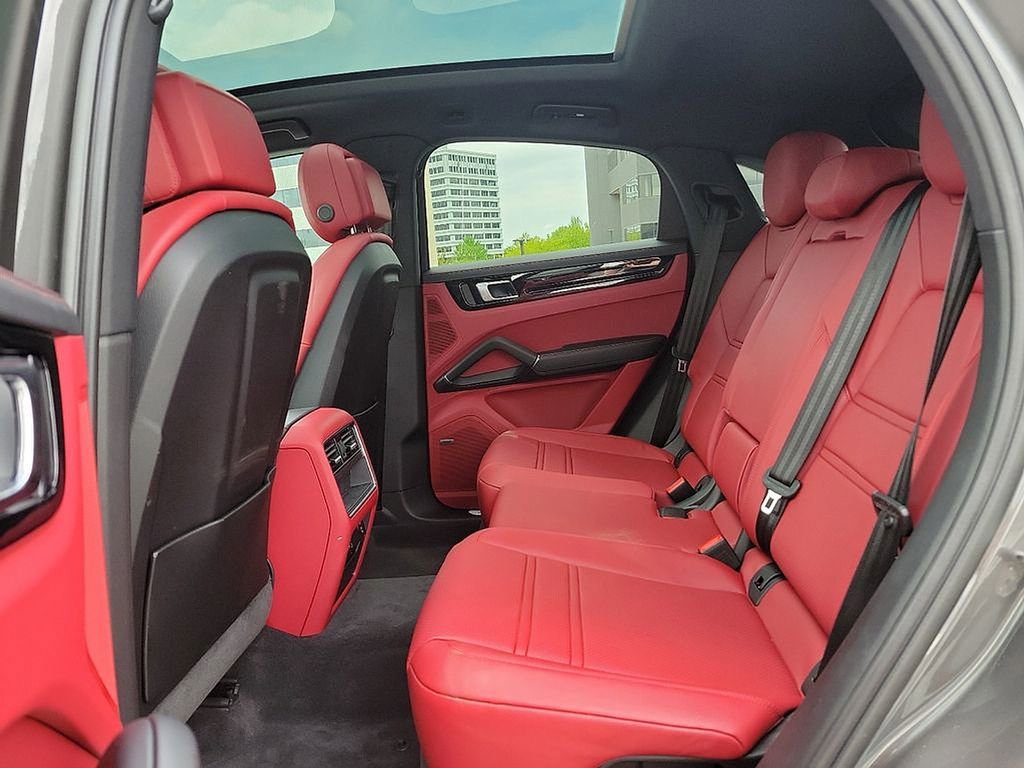 Used 2023 Porsche Cayenne Coupe image 10