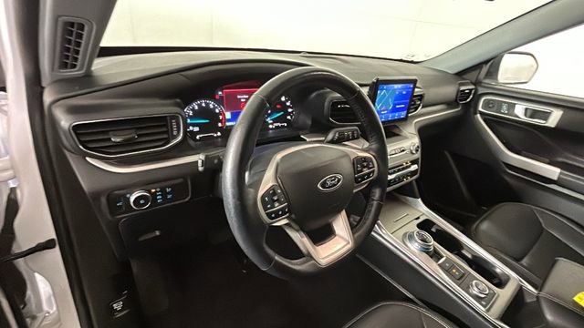 Used 2022 Ford Explorer XLT AWD/4WD image 14