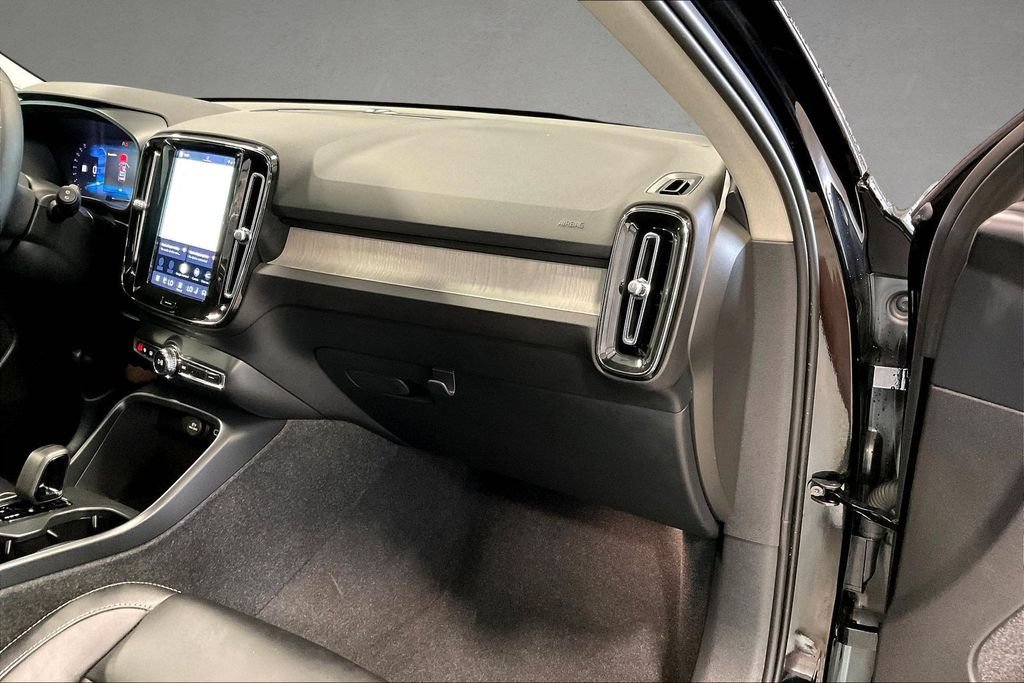 Certified 2024 Volvo XC40 B5 Core AWD/4WD image 27