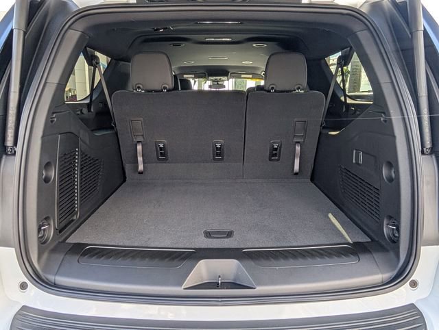 Used 2026 Chevrolet Suburban LT image 12