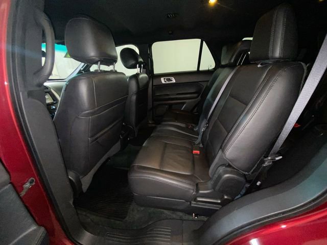 Used 2014 Ford Explorer XLT w/ Equipment Group 202A AWD/4WD image 28