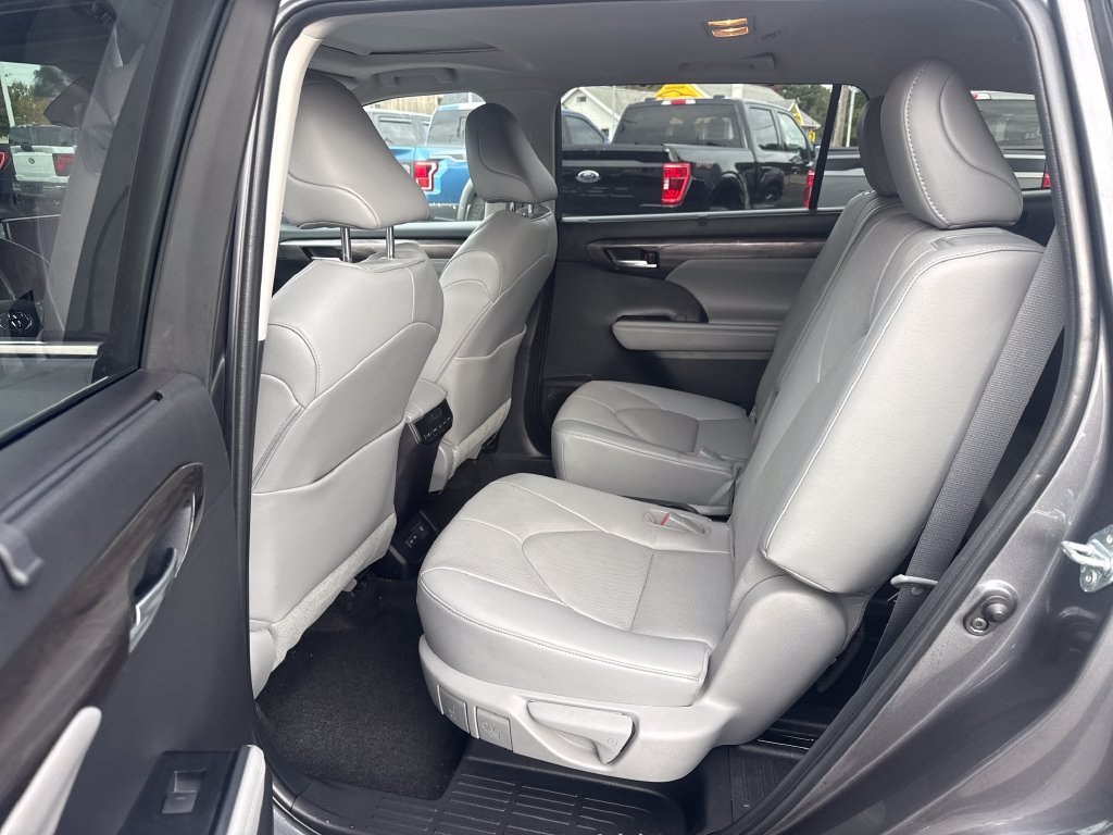 Used 2023 Toyota Highlander Limited AWD/4WD image 15