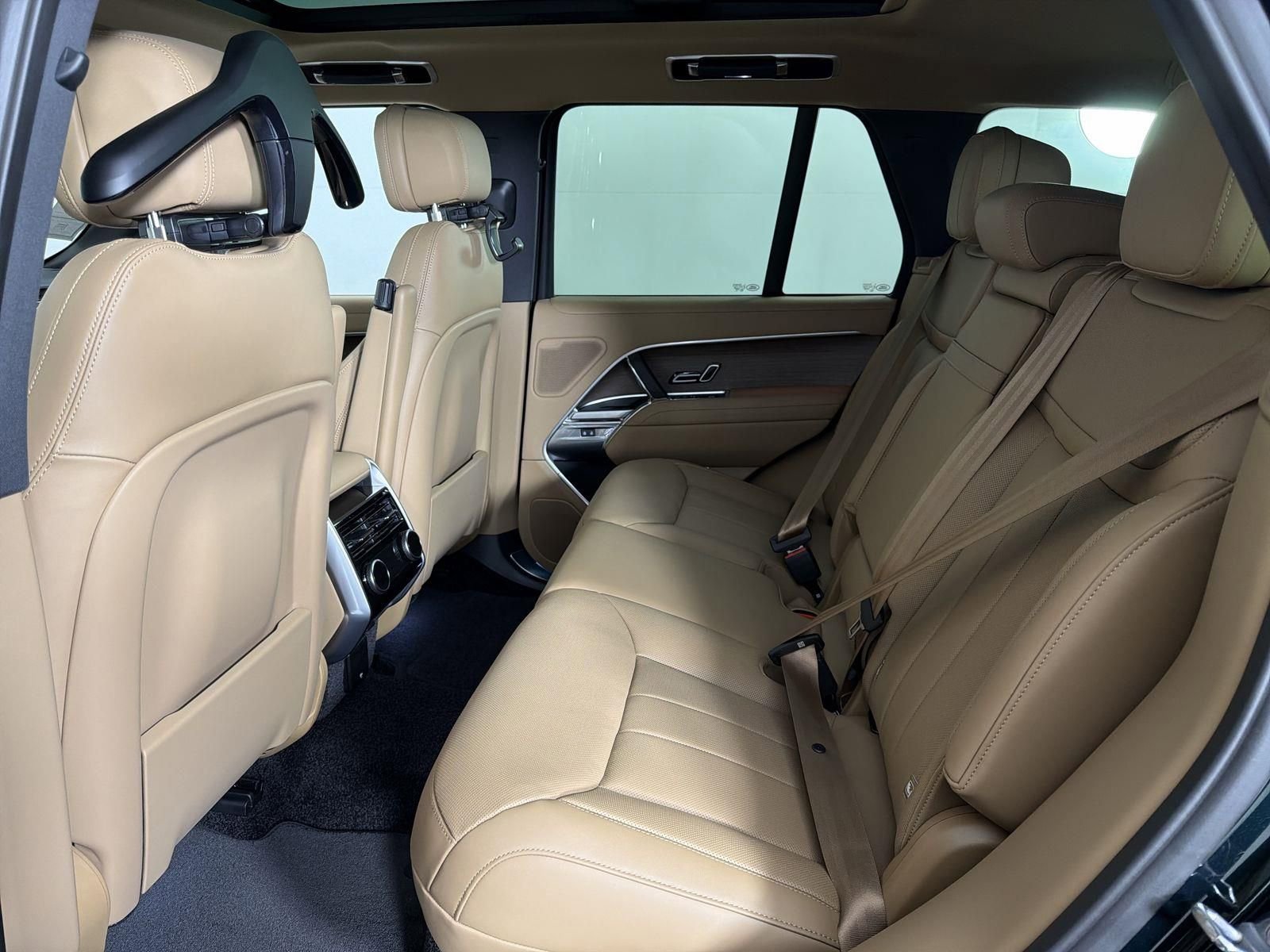 New 2026 Land Rover Range Rover SE image 27