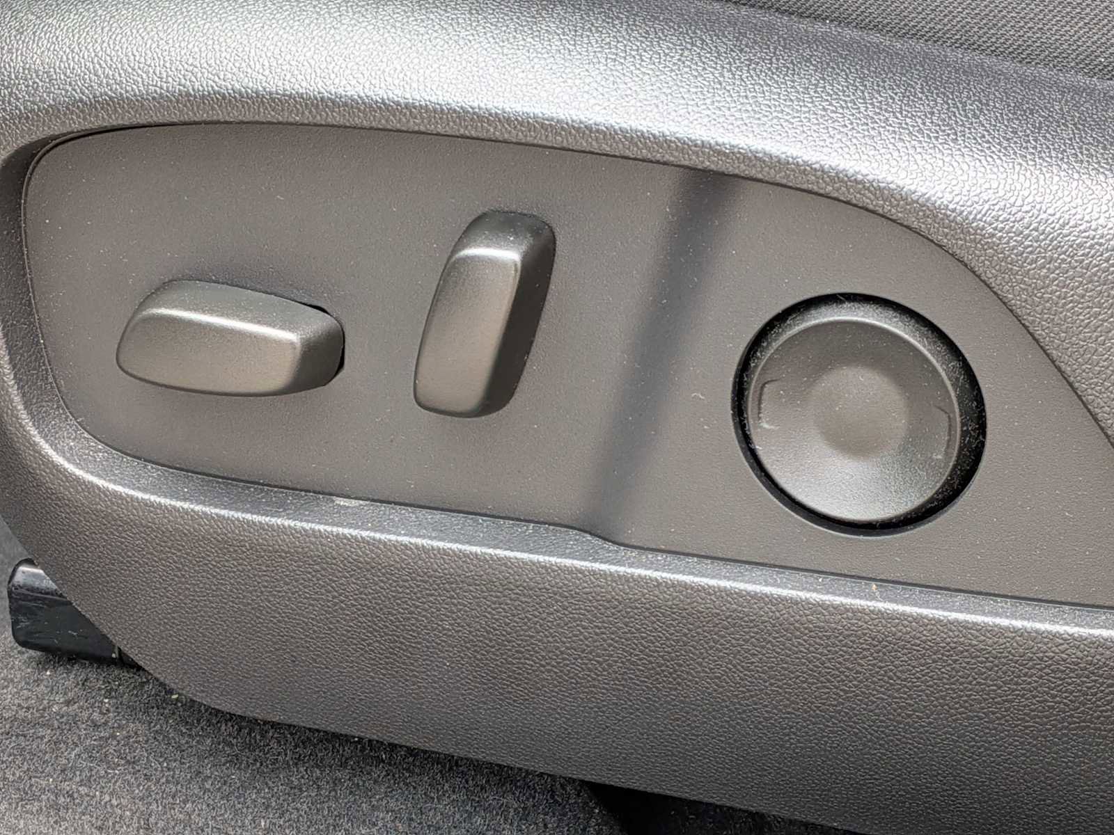 Used 2025 Chevrolet Equinox LT w/ Convenience Package II image 16