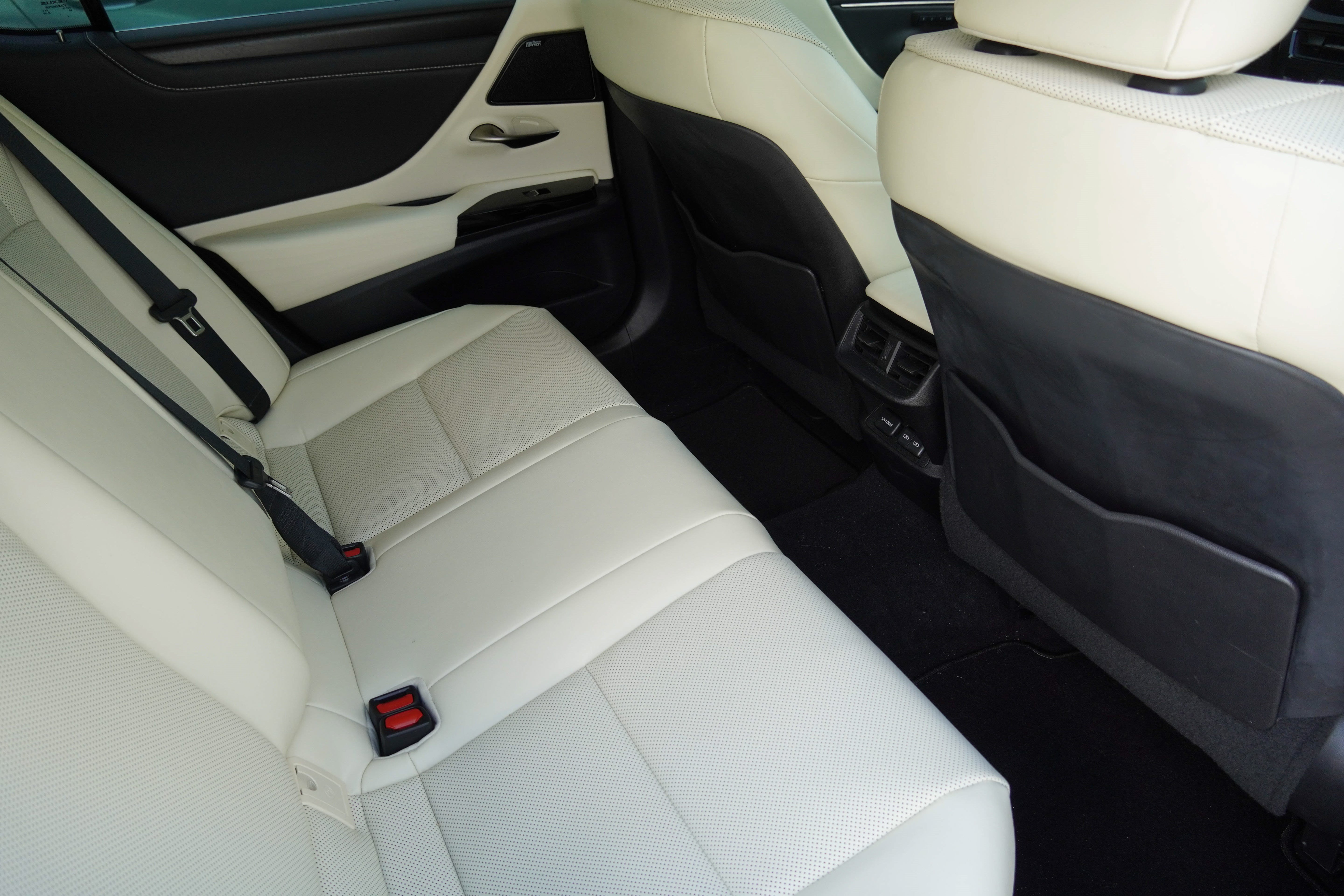 Used 2022 Lexus ES 300h w/ Premium Package FWD image 31