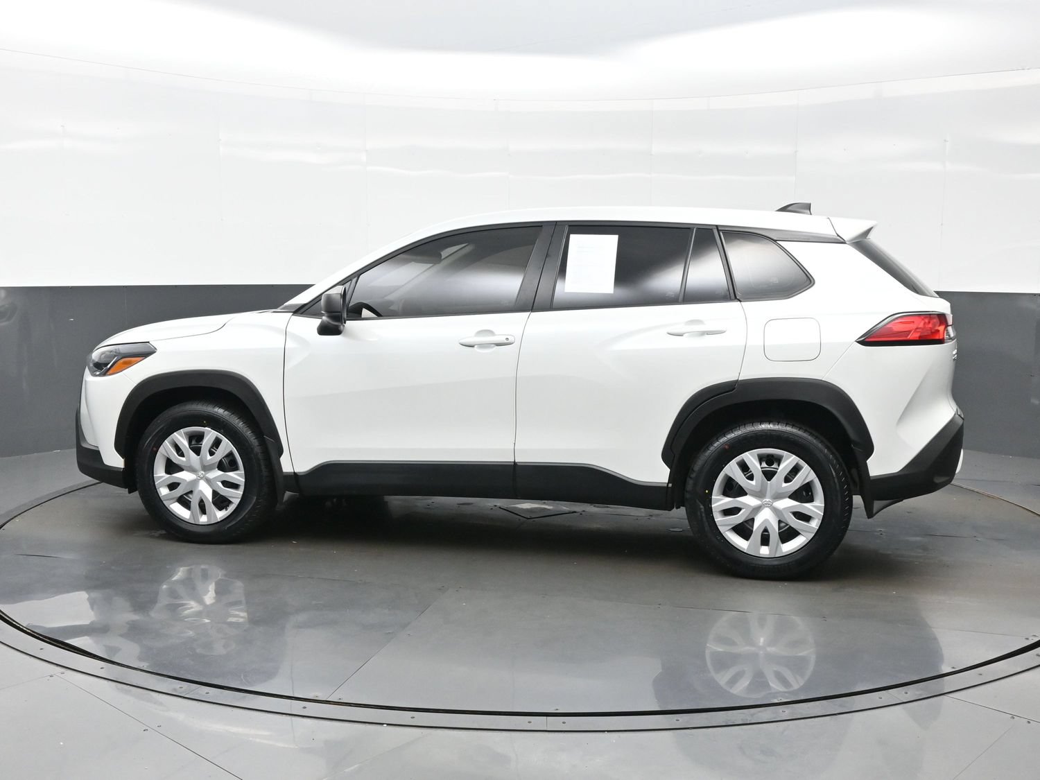 Used 2024 Toyota Corolla Cross L AWD/4WD image 3
