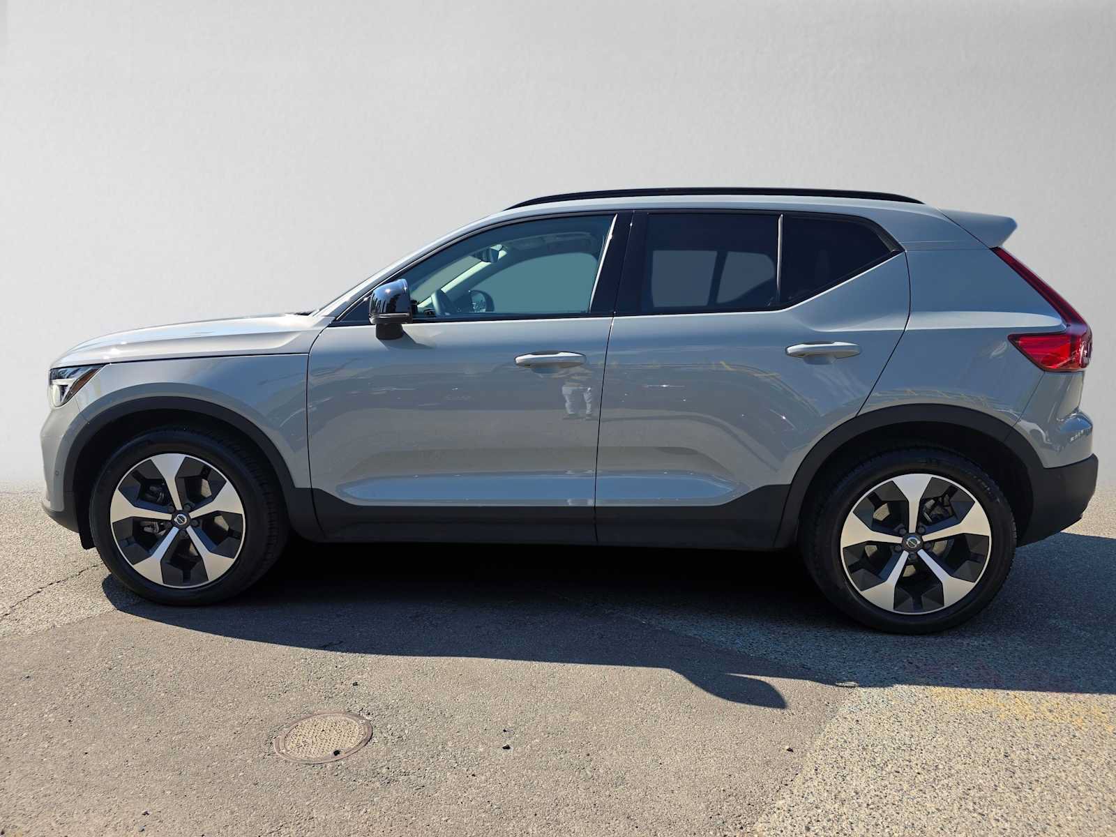 Used 2026 Volvo XC40 B5 Plus w/ Protection Package Premier AWD/4WD image 6