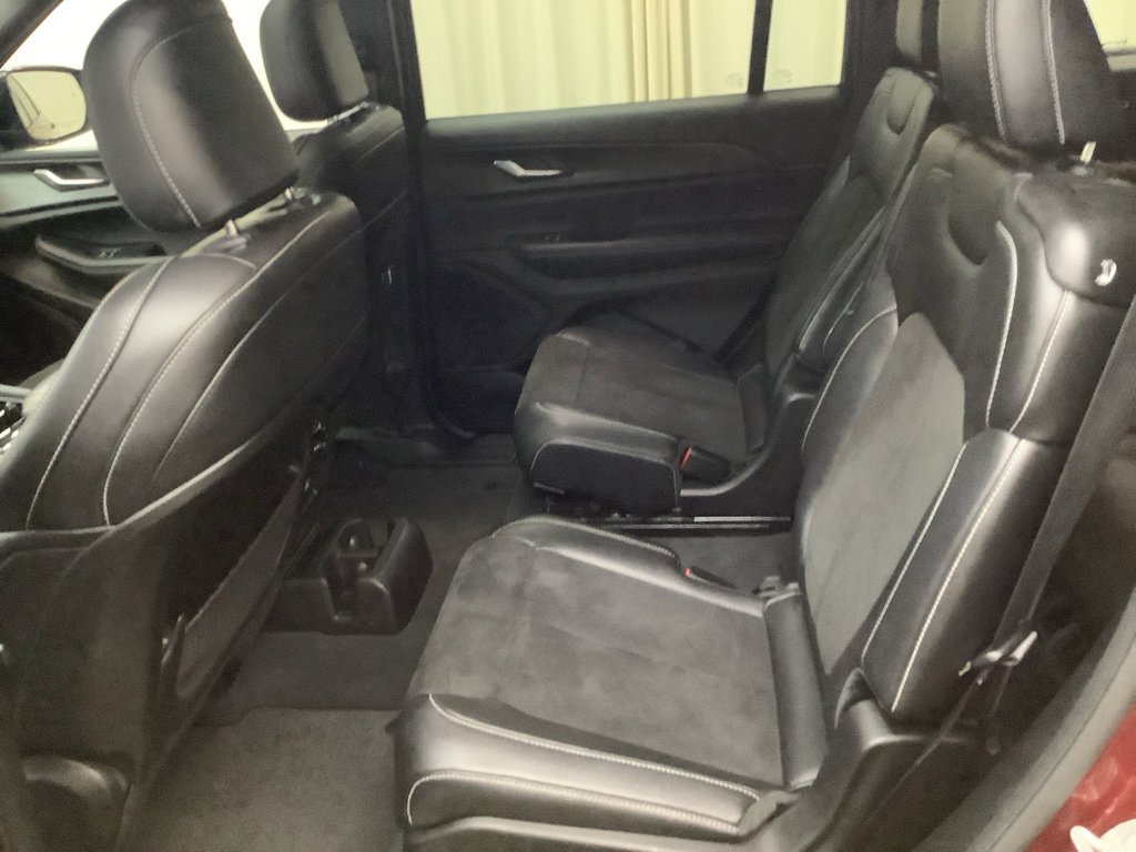 Used 2023 Jeep Grand Cherokee L Laredo AWD/4WD image 25