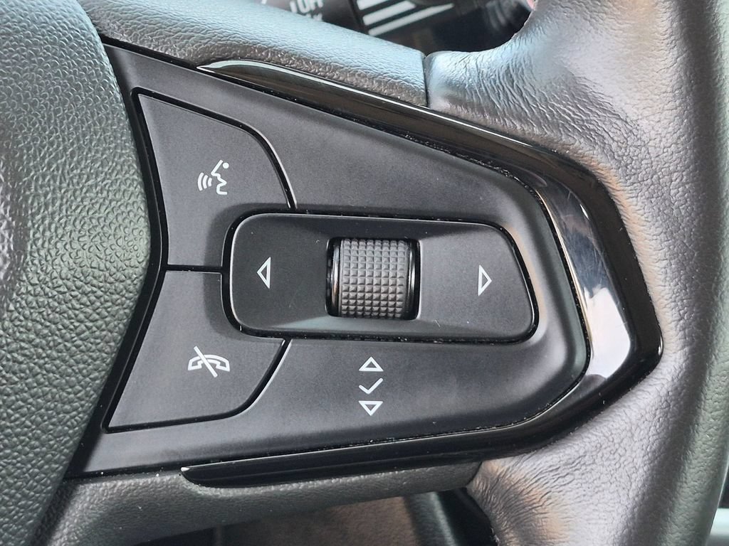 Used 2022 Chevrolet Bolt EUV LT w/ Convenience Package FWD image 17