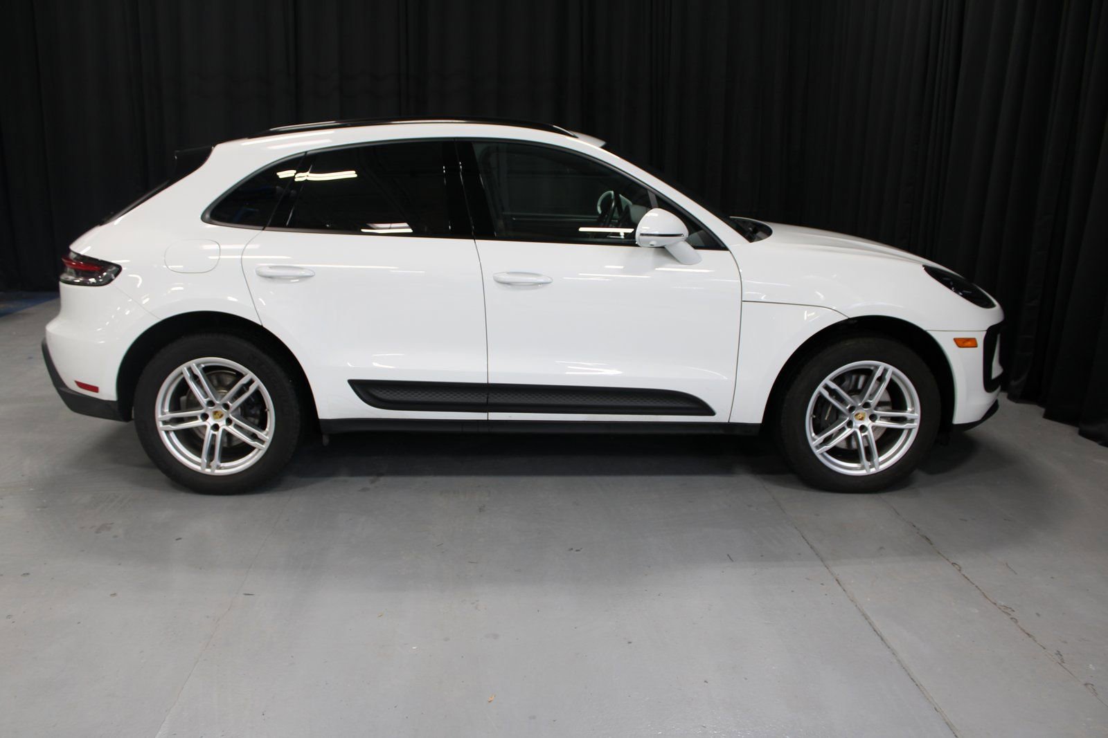 Certified 2025 Porsche Macan image 10