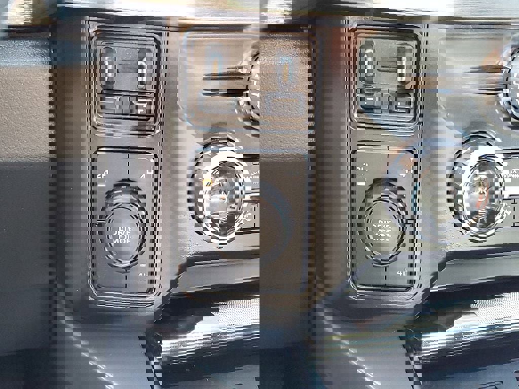 Used 2024 Ford F250 Lariat image 19