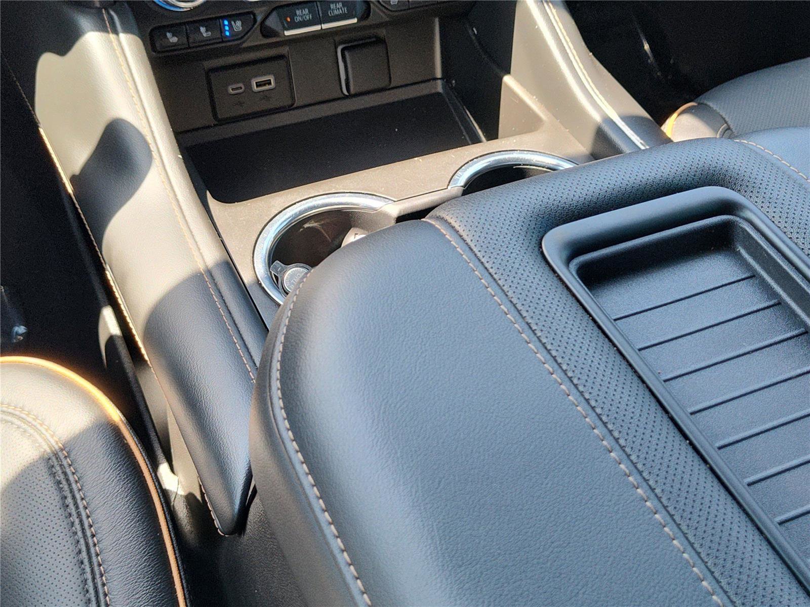 Used 2024 GMC Yukon AT4 w/ Technology Package image 22