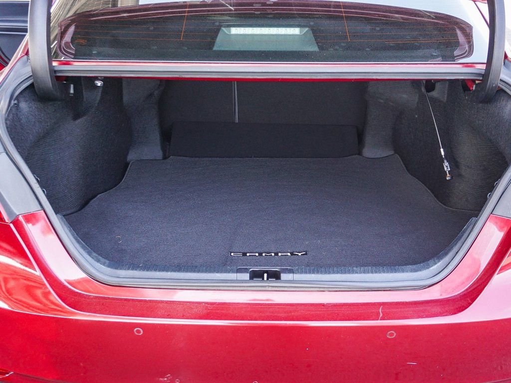 Used 2018 Toyota Camry XSE image 25