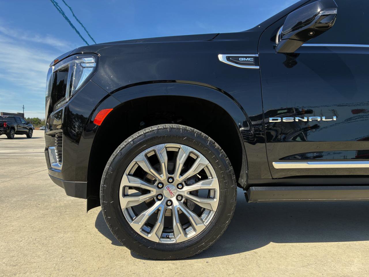 Used 2021 GMC Yukon XL Denali w/ Denali Premium Package image 7