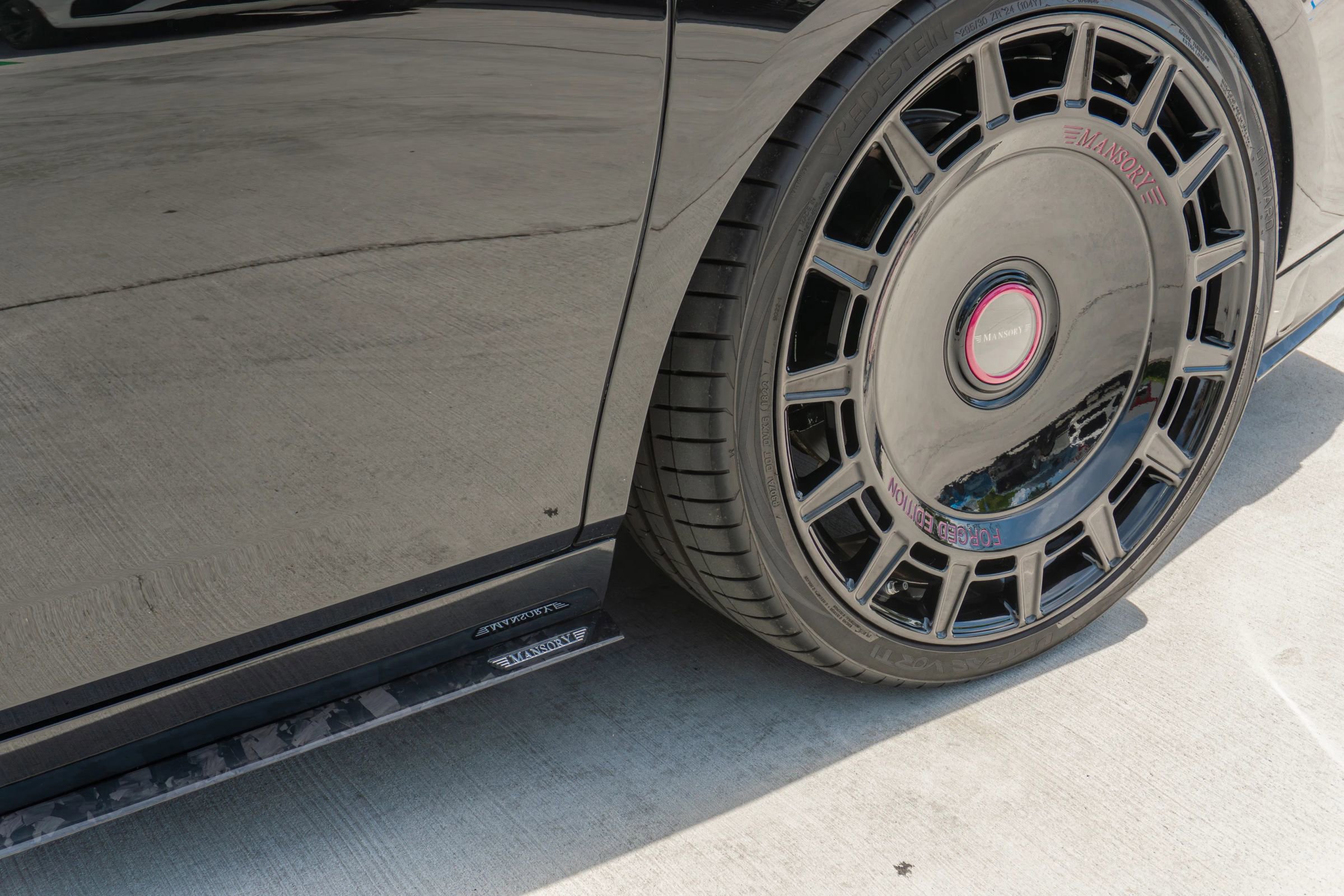 Used 2023 Rolls-Royce Phantom Sedan RWD image 24