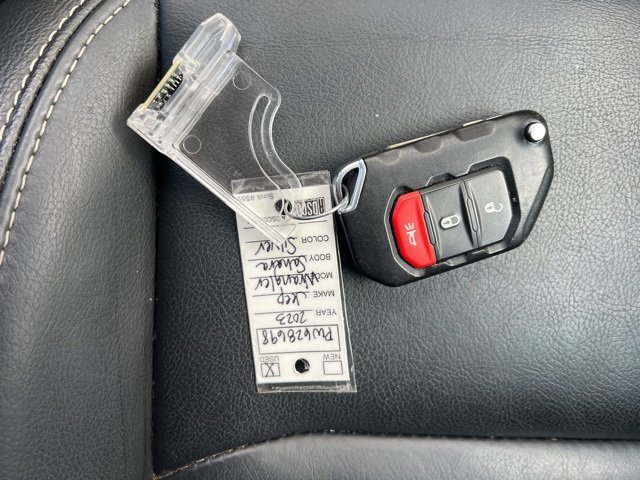 Used 2023 Jeep Wrangler Unlimited Sahara image 37