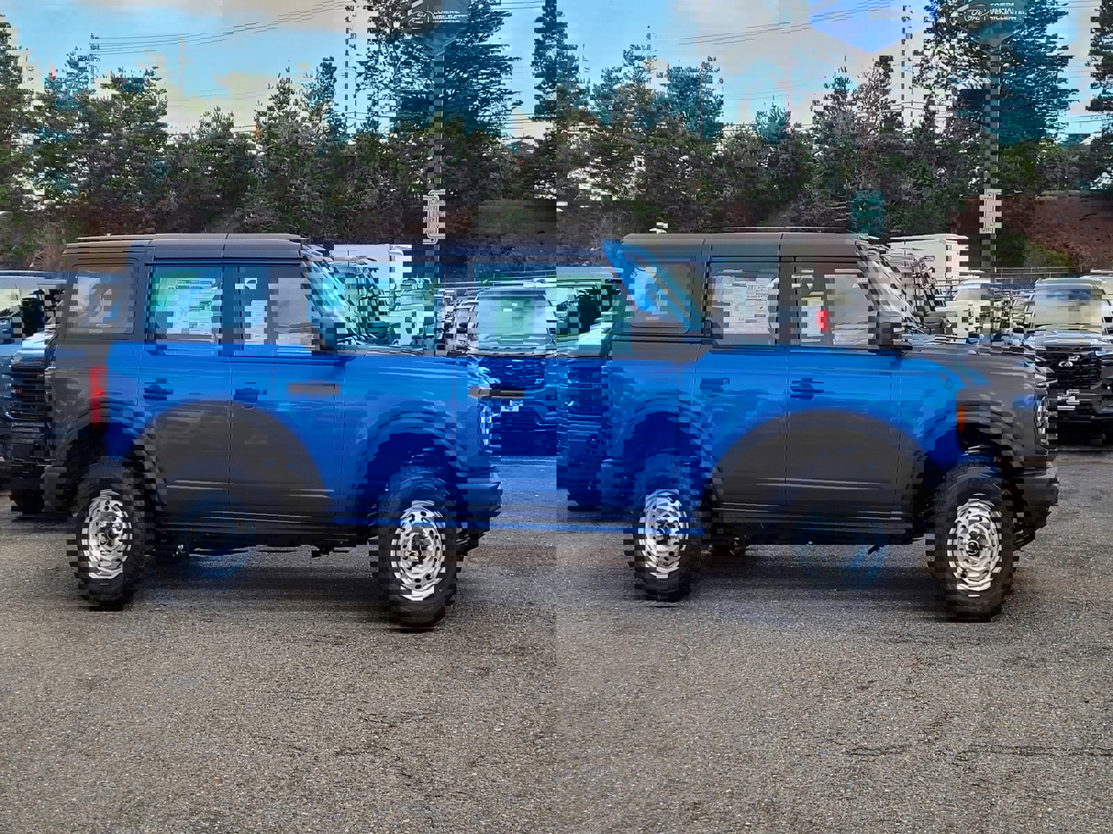 New 2025 Ford Bronco 4-Door image 4