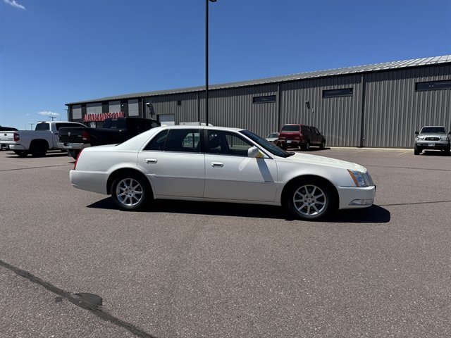 Used 2011 Cadillac DTS Premium FWD image 3
