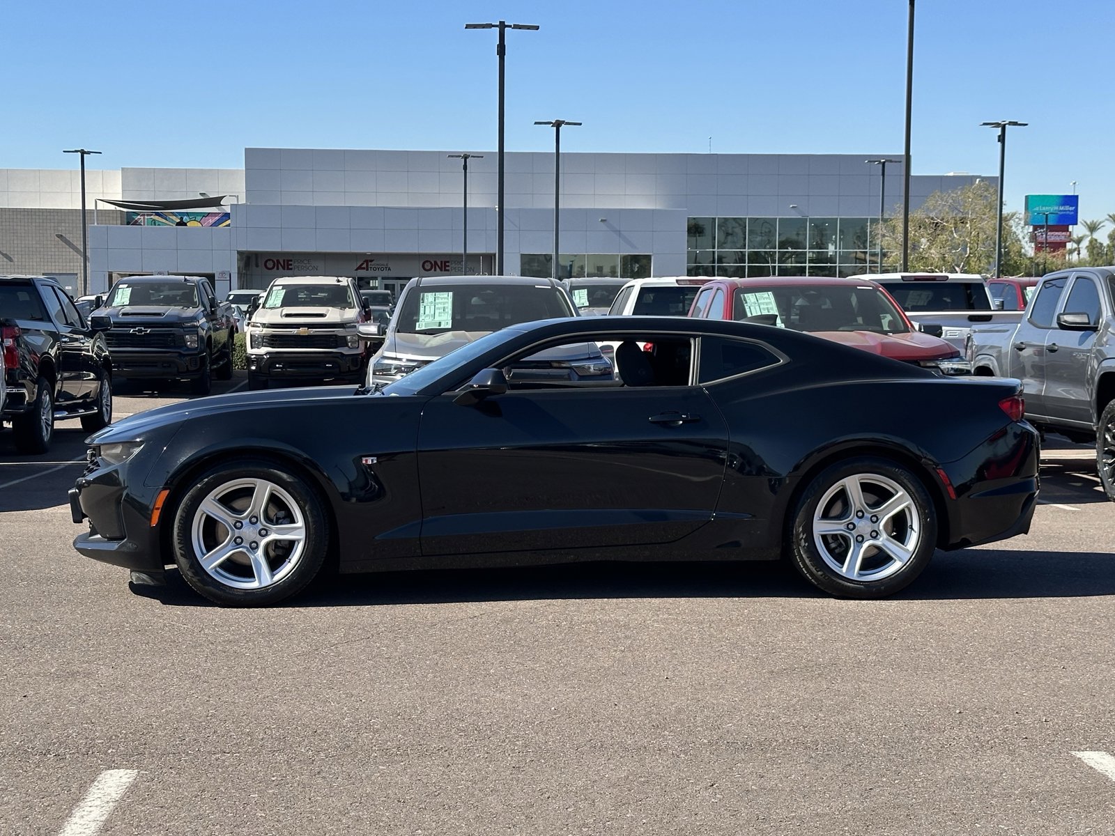 Certified 2019 Chevrolet Camaro LT w/ Technology Package image 3