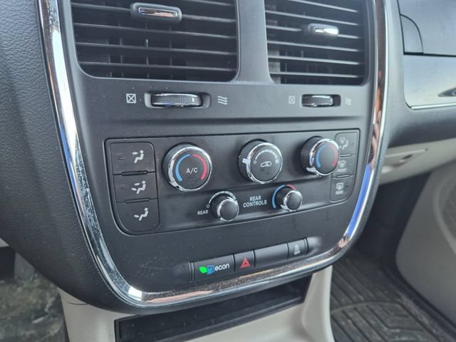 Used 2019 Dodge Grand Caravan SXT FWD image 17