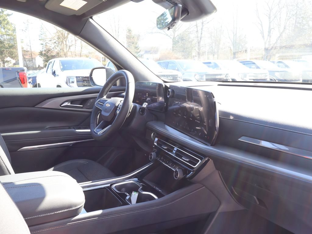 New 2026 Chevrolet Traverse LT w/ Sun and Wheel Package FWD image 39