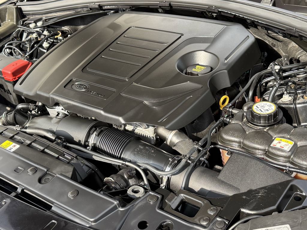 Used 2023 Land Rover Range Rover Velar R-Dynamic S image 9