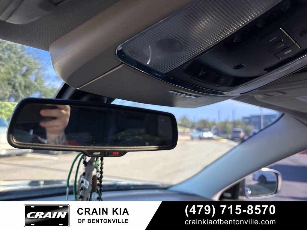 Used 2017 Chrysler 300 C image 18