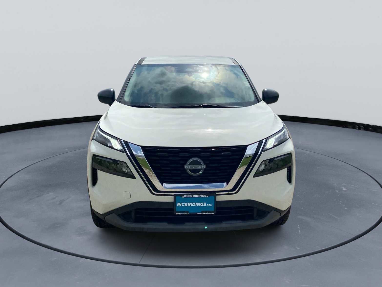 Used 2023 Nissan Rogue S image 3