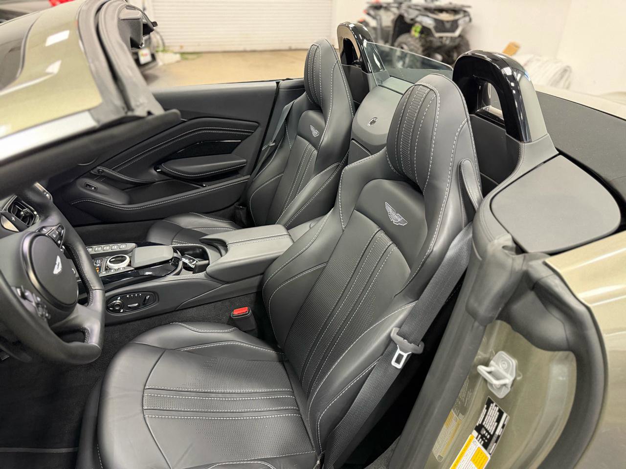 Used 2023 Aston Martin V8 Vantage Roadster image 16