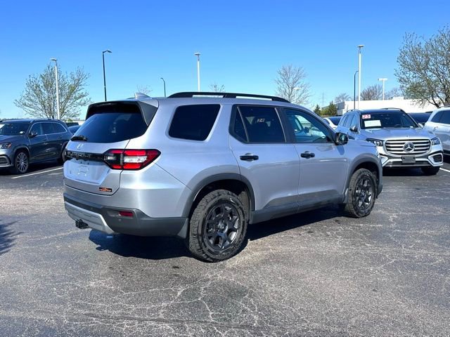 Used 2025 Honda Pilot TrailSport image 9