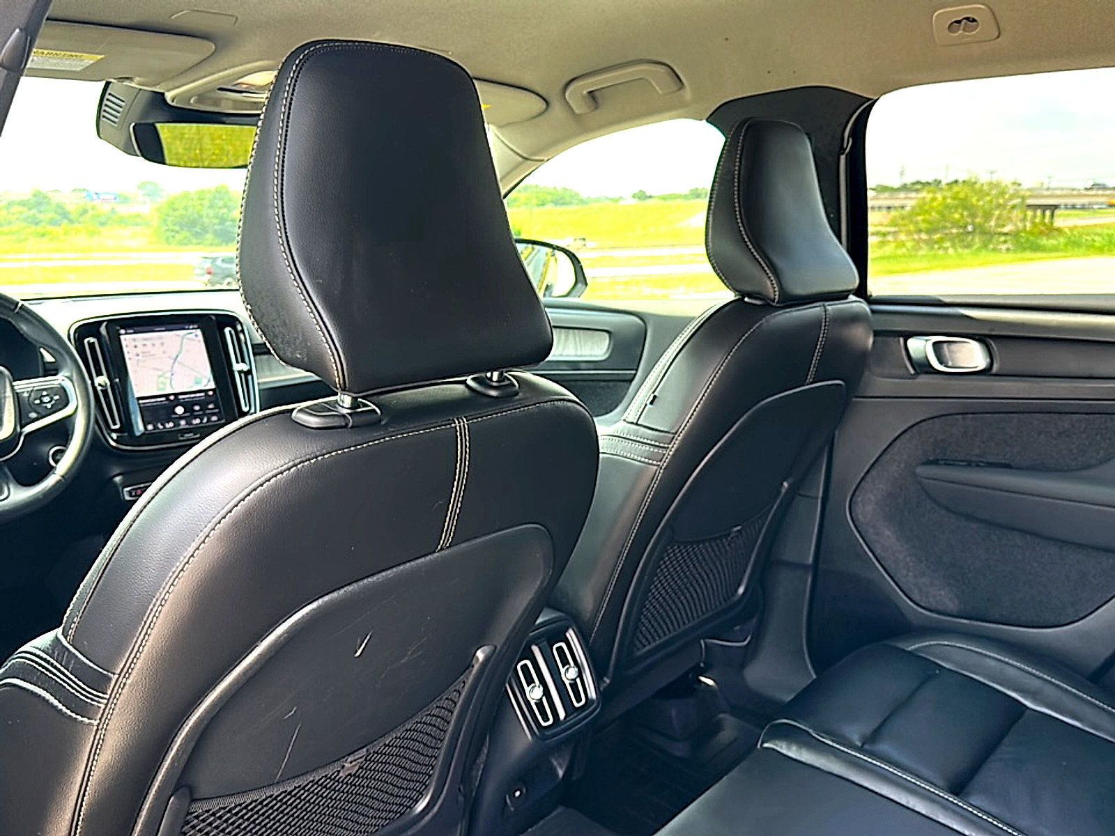 Used 2023 Volvo XC40 B5 Core AWD/4WD image 17