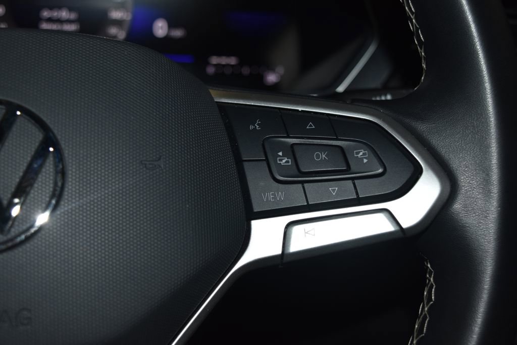 Used 2024 Volkswagen Tiguan SE image 10