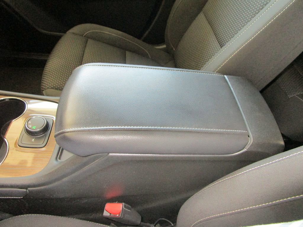 Used 2021 GMC Acadia SLE image 35