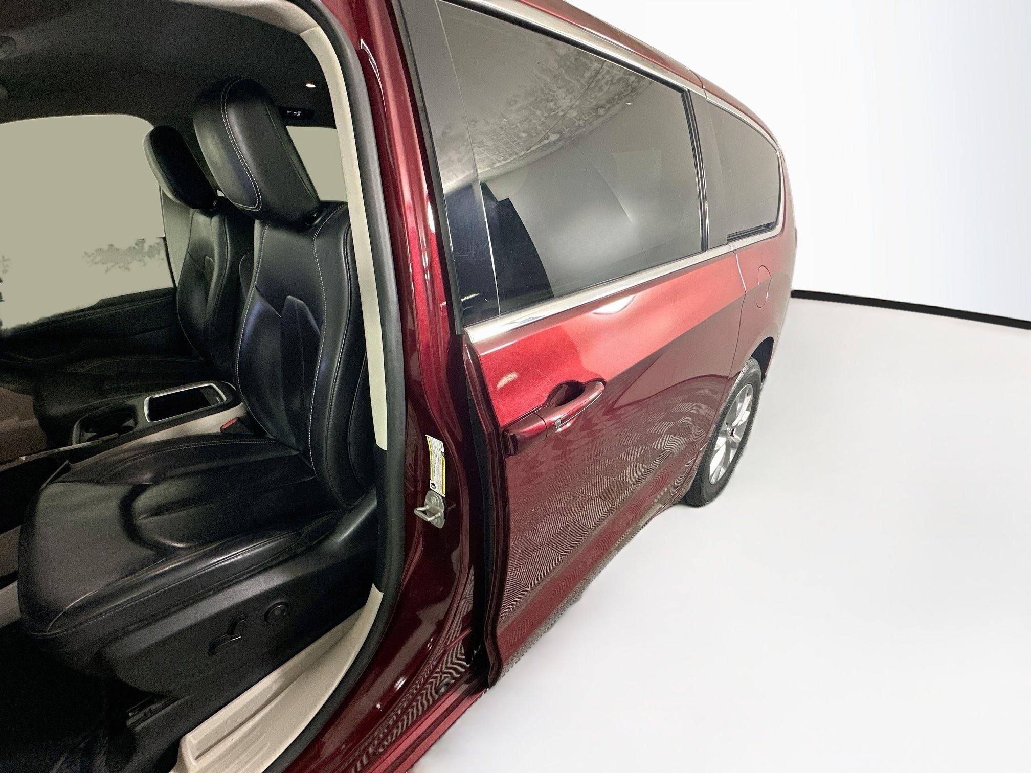 Used 2023 Chrysler Pacifica Touring-L AWD/4WD image 12