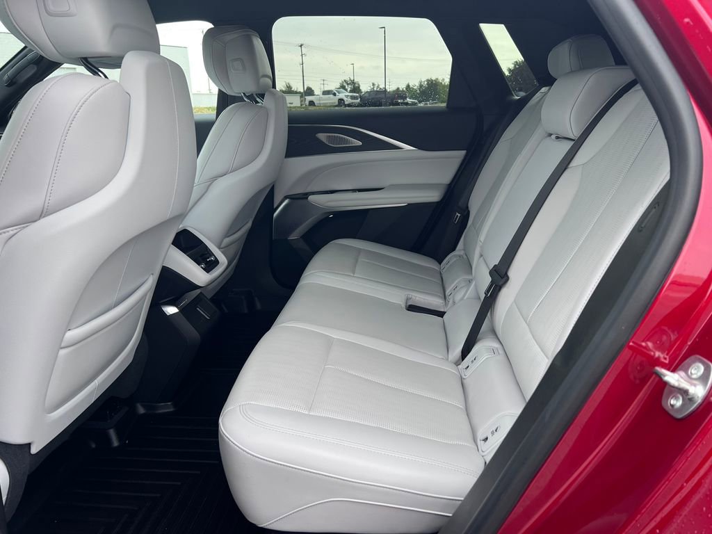 Certified 2024 Cadillac Lyriq Luxury AWD/4WD image 5