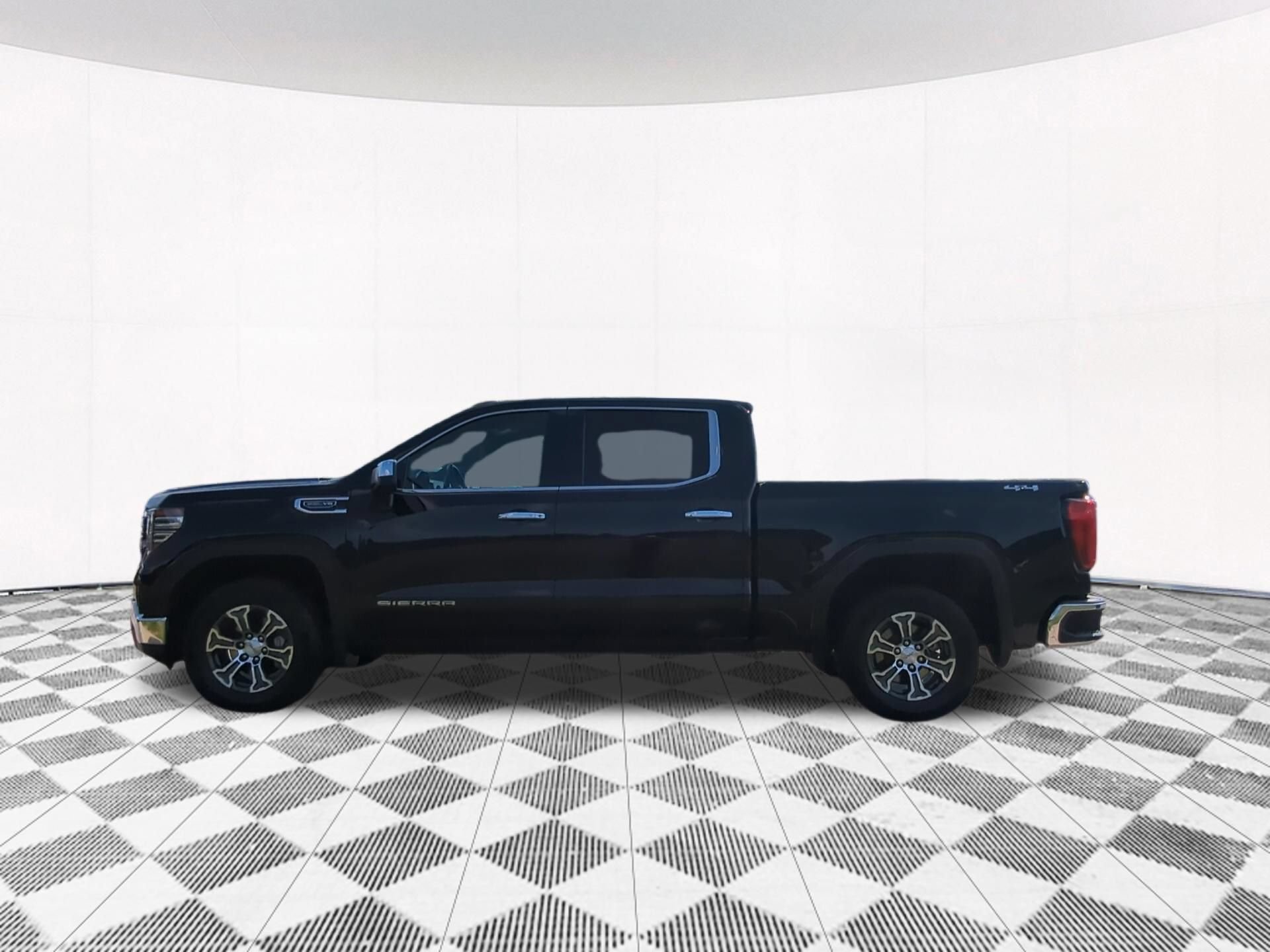 Used 2025 GMC Sierra 1500 SLT AWD/4WD image 2