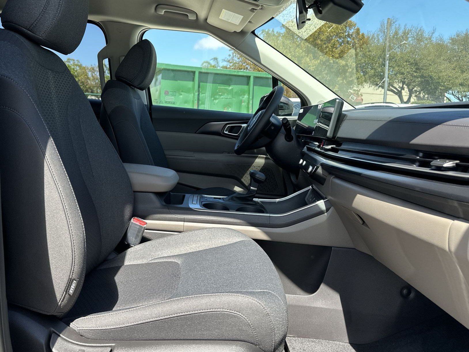 New 2026 Kia Carnival LX FWD image 25