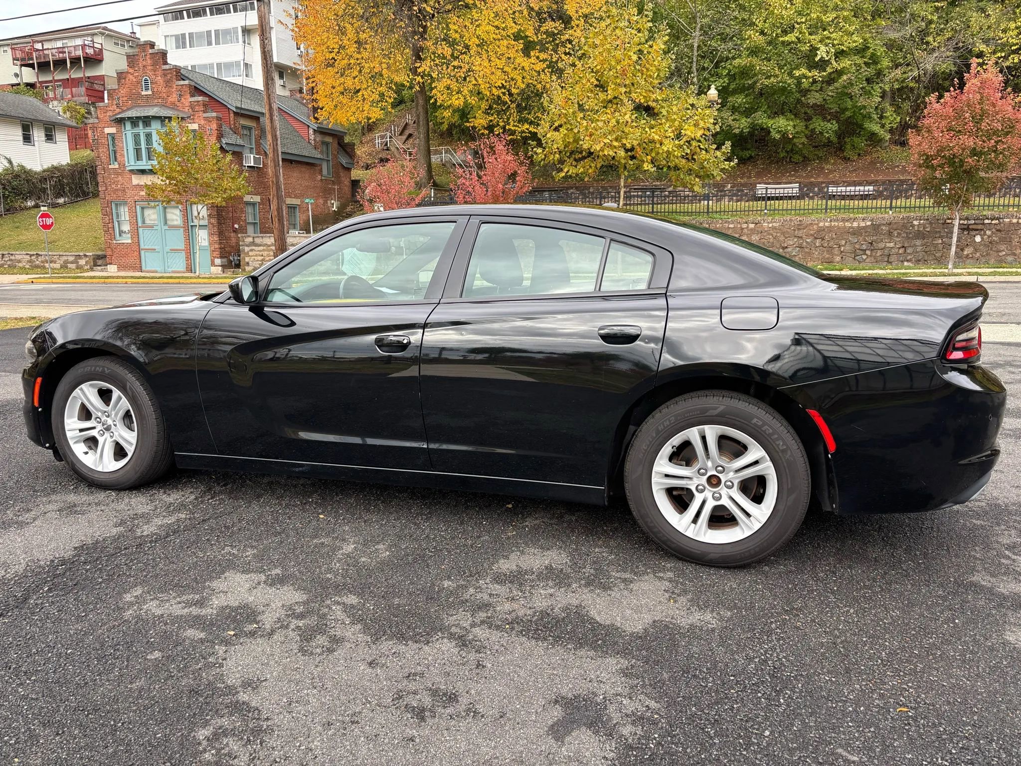 Used 2017 Dodge Charger SE w/ Popular Equipment Group image 5