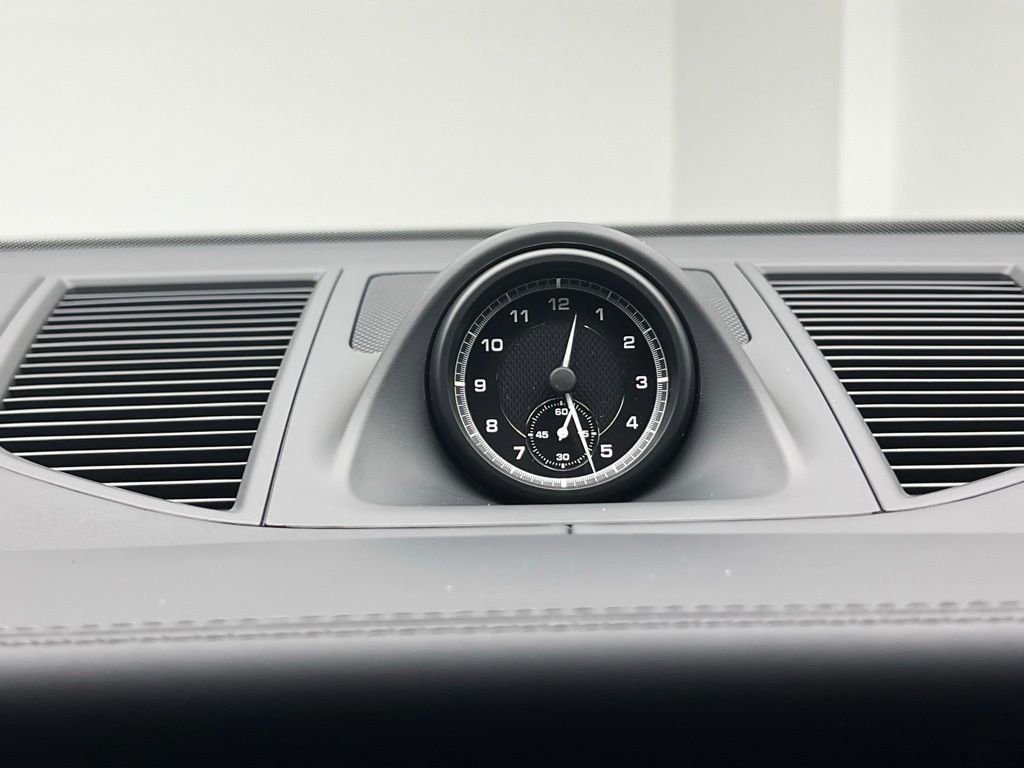 Used 2026 Porsche Macan AWD/4WD image 12