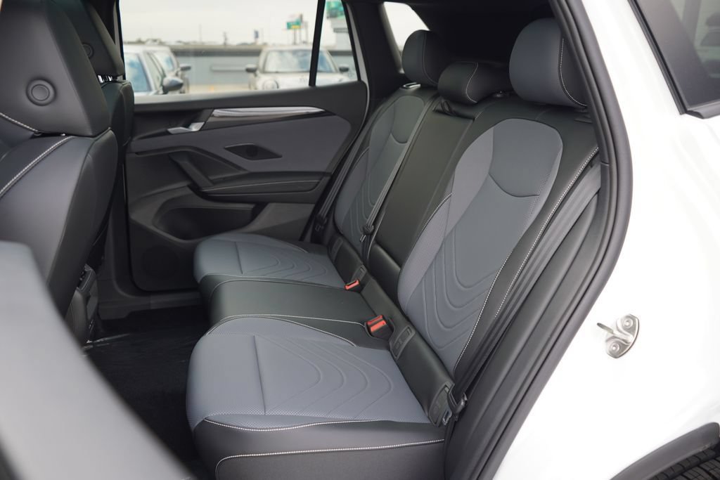 New 2026 Volkswagen Tiguan SE R-Line FWD image 7