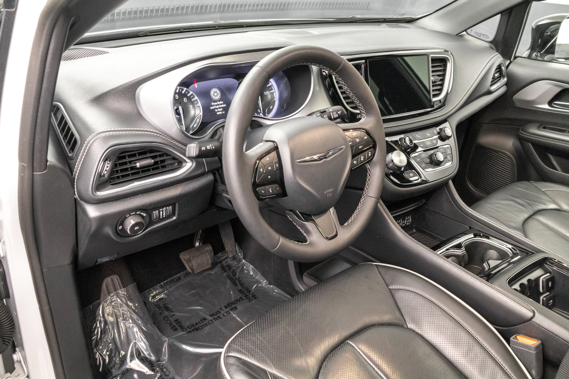 Used 2025 Chrysler Pacifica Limited FWD image 4