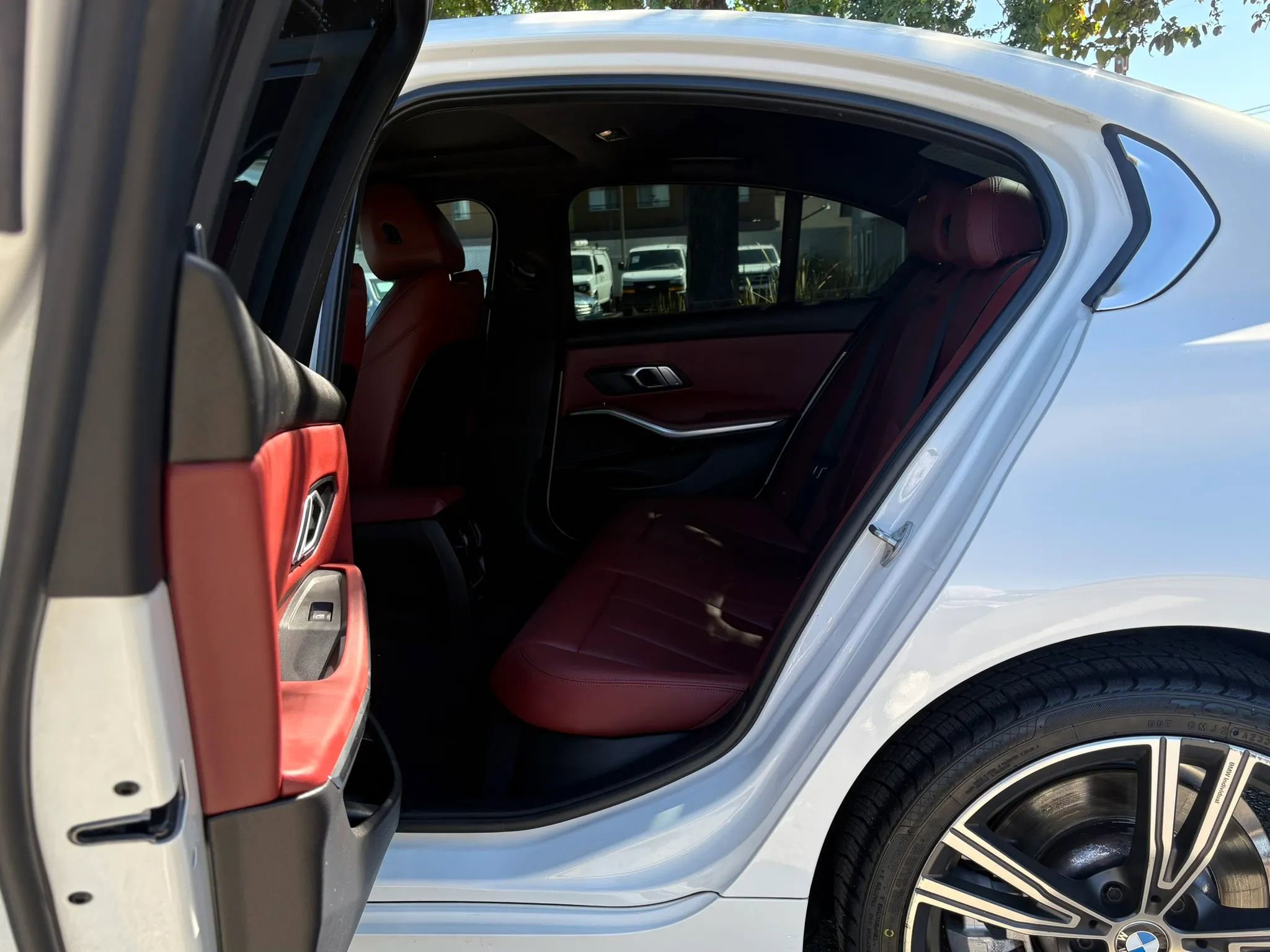 Used 2022 BMW 330i Sedan w/ Driving Assistance Package image 11