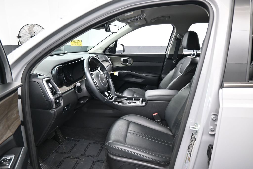 Used 2023 Kia Sorento EX FWD image 11