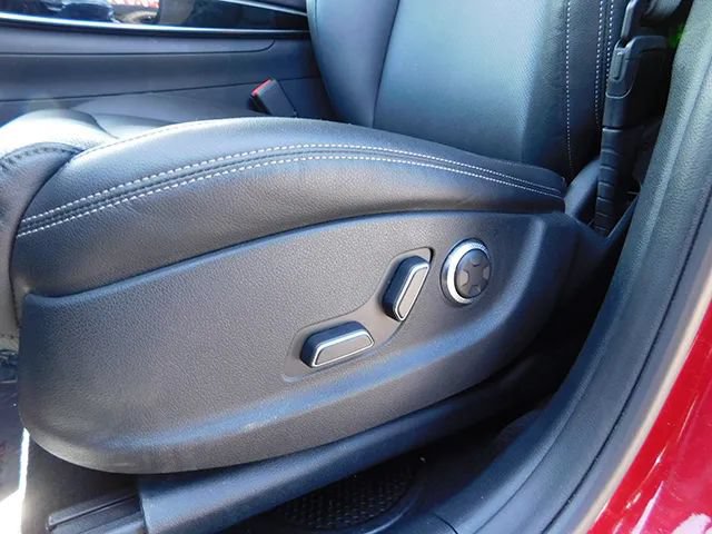Used 2025 Genesis GV70 2.5T AWD/4WD image 16