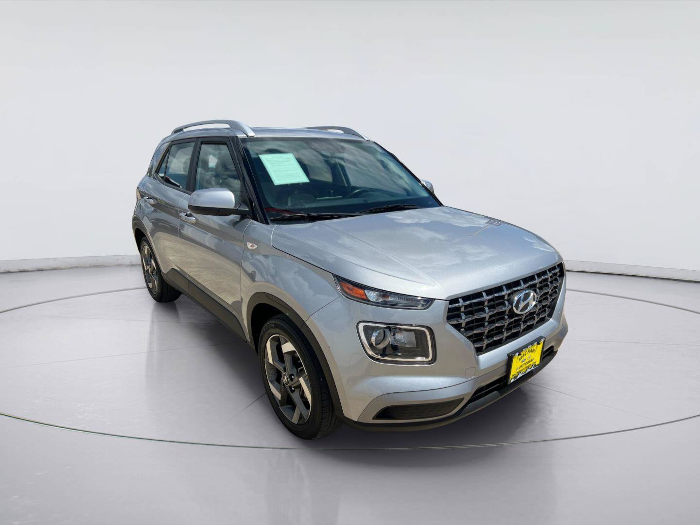 Used 2024 Hyundai Venue SEL FWD image 1